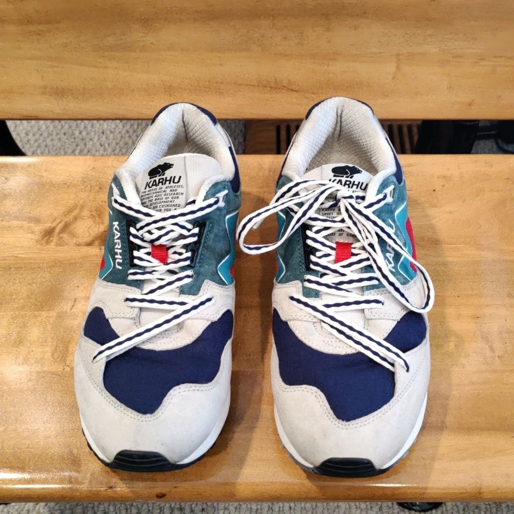 Karhu unisex Synchron running shoes size 10m 12w